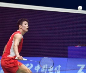 李诗沣2-1惊险击败梁峻豪，晋级中国香港羽毛球公开赛男单四强