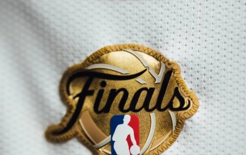 DD28入口-万事俱备！NBA官方展示尼克斯今日比赛球衣细节