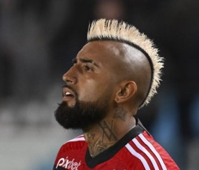 与弗拉门戈解约 36岁比达尔投奔38岁费尔南迪尼奥